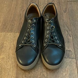 Brown leather Thursday tennis shoes